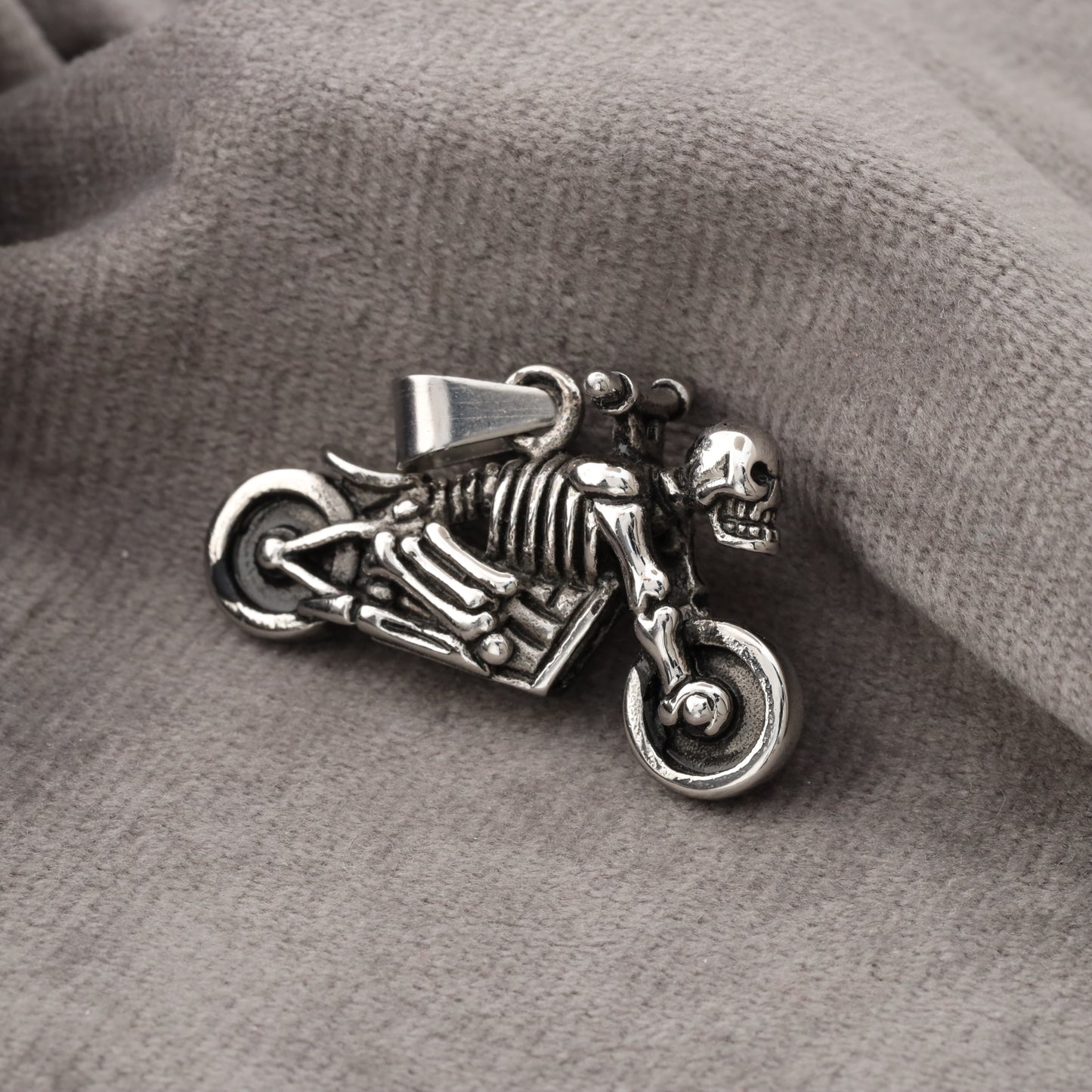 Skull Motorcycle Pendant S104
