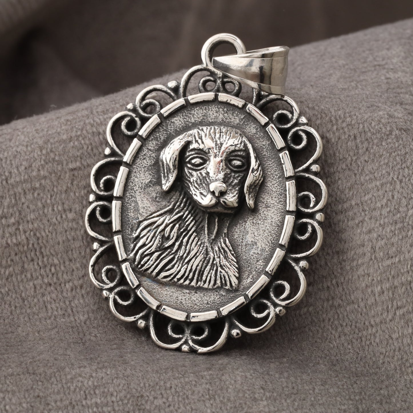 Dog Pendant S18