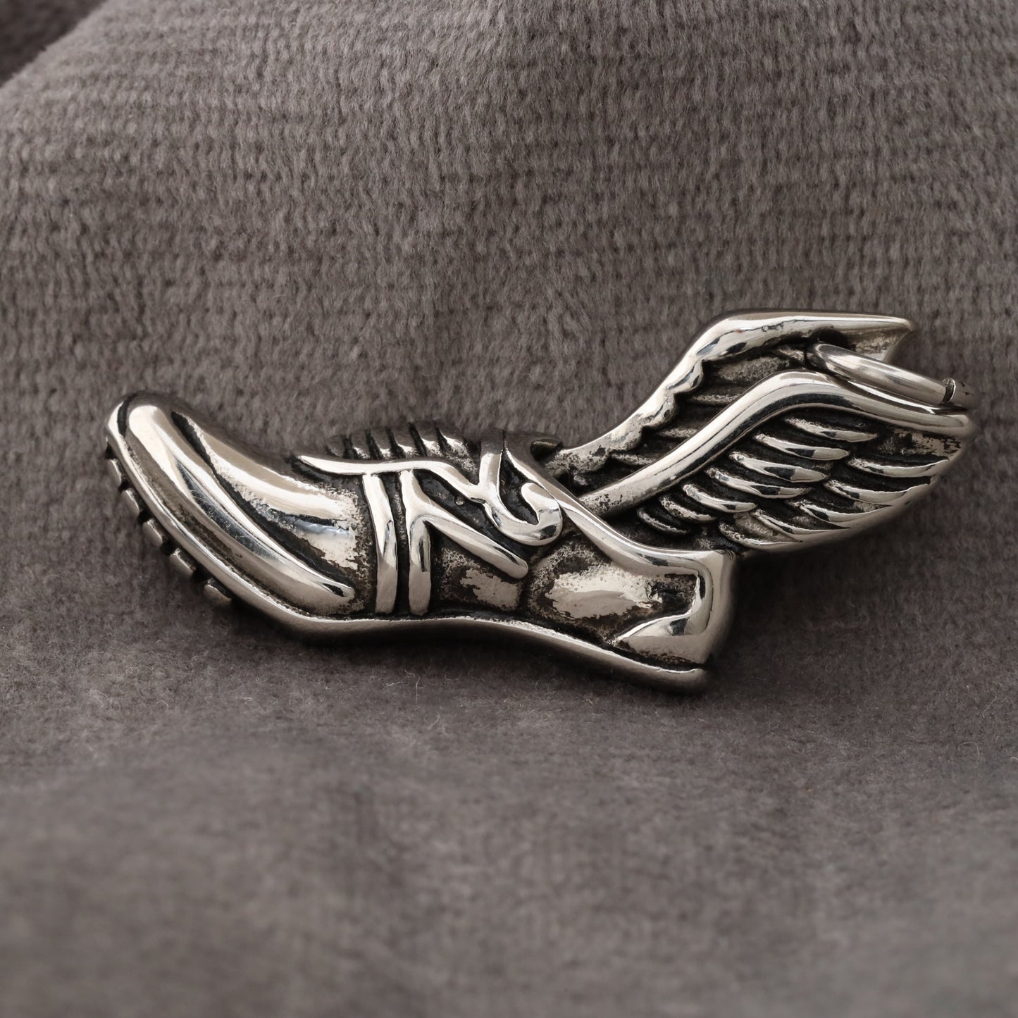 Shoes with Wing Pendant S39