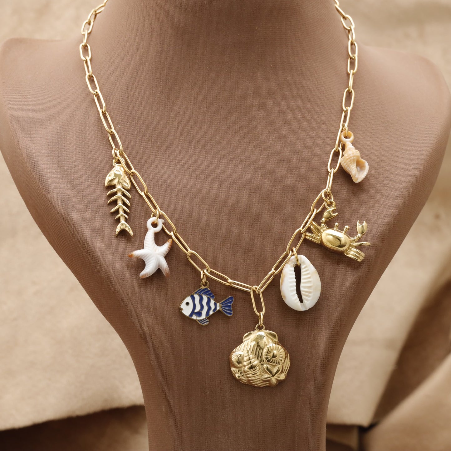 Gold Sea Charm Necklace – عقد ذهبي بشارمز بحرية