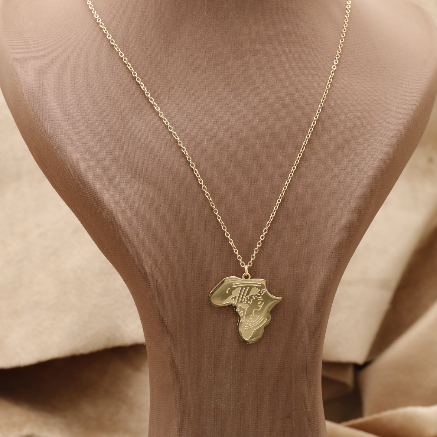 Gold Africa Map Necklace KAR27 – عقد خريطة أفريقيا ذهبي