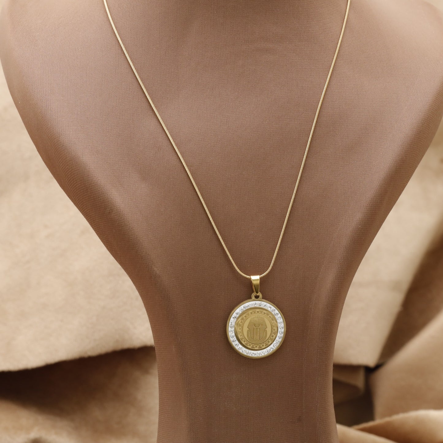 Gold Snake Chain Crystal Coin Necklace KAR28 – عقد سلسلة سنيك بميدالية كريستال