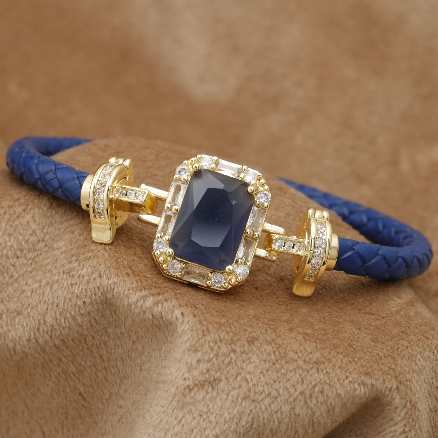 Blue Braided Leather Bracelet Gold Sapphire Crystal Clasp KAR41 – إسوارة جلد أزرق سافير