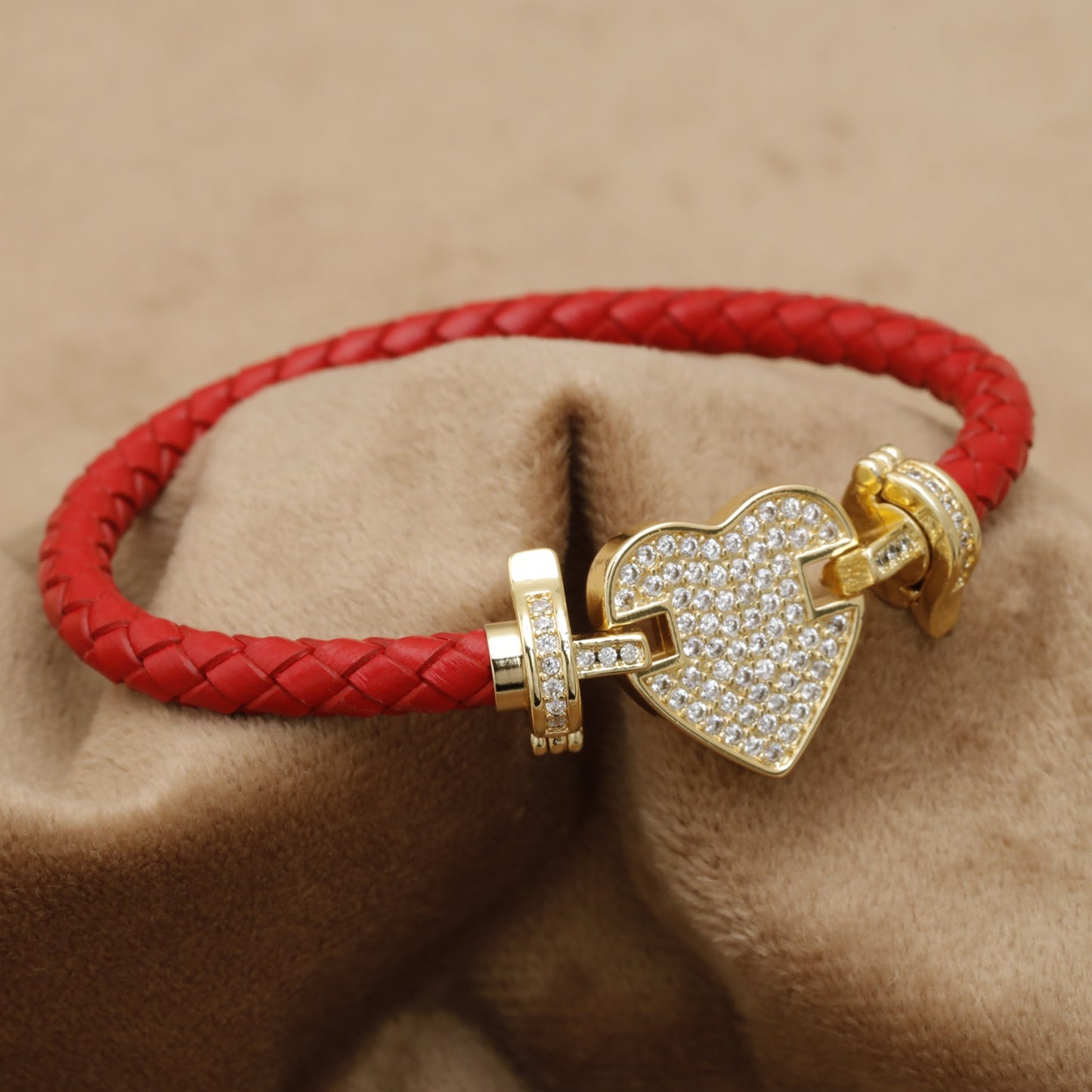 Red Braided Leather Bracelet Gold Crystal Heart Clasp KAR64 – إسوارة جلد أحمر قلب