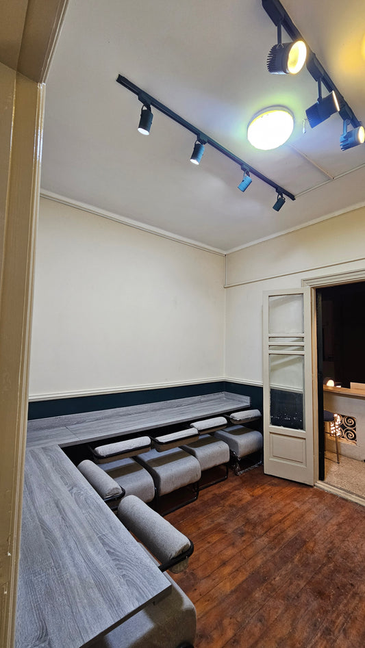 Single Mini Bar Couch (Indoor) - 12 Hours Pass - Free Wifi Access