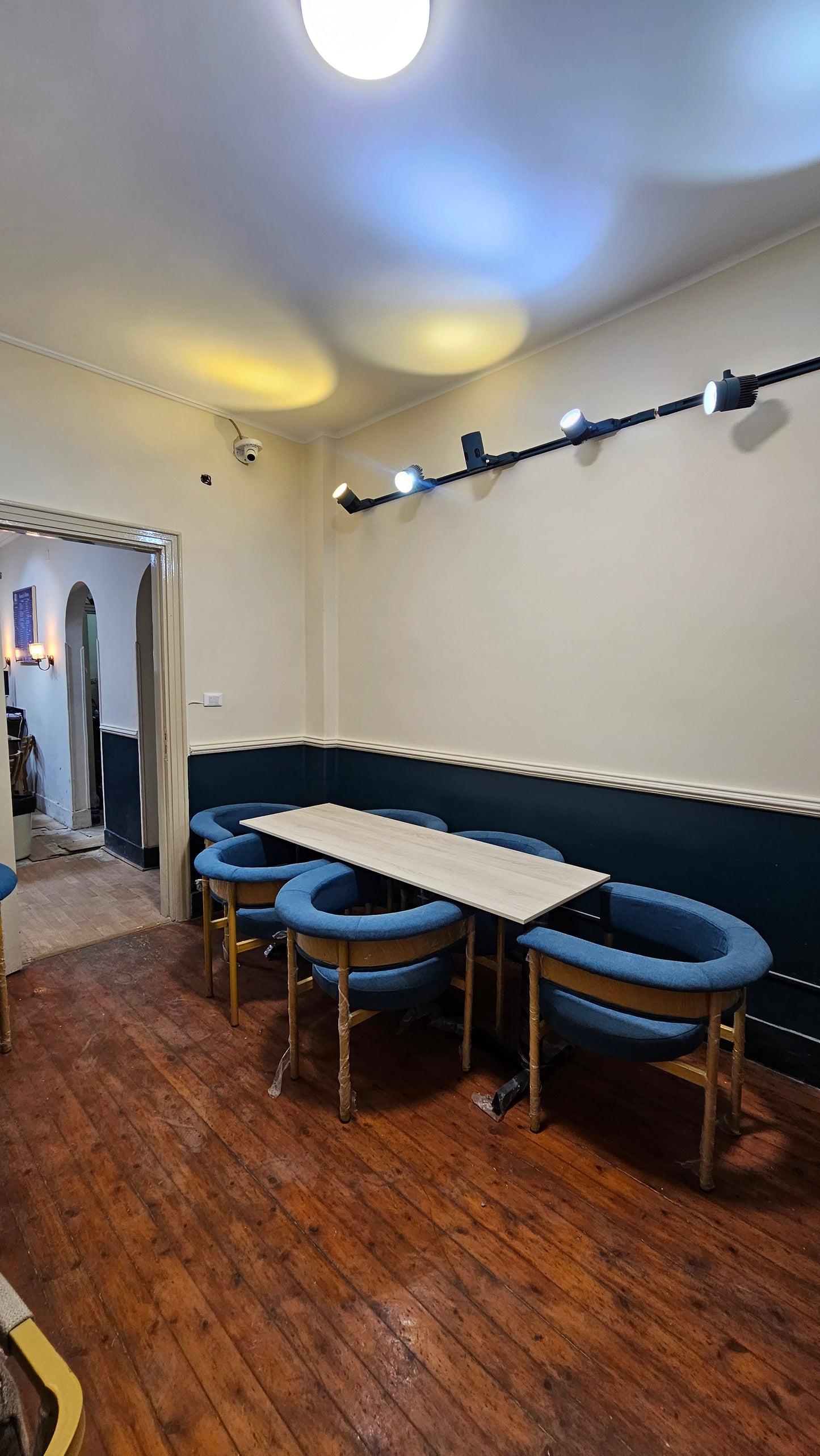 Shared Table Premium Sofa Chairs (6 Person Indoor) - 24 Hours Pass - Free Wifi Access