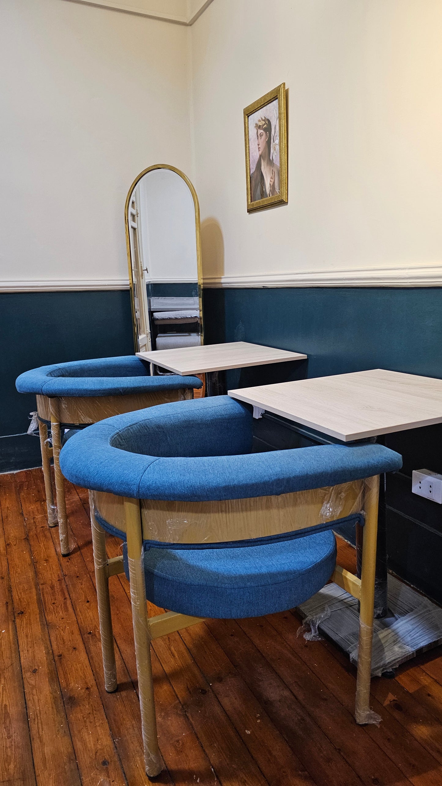 Premium Sofa Chair (Indoor) - 12 Hours Pass - Free Wifi Access - (One Person)