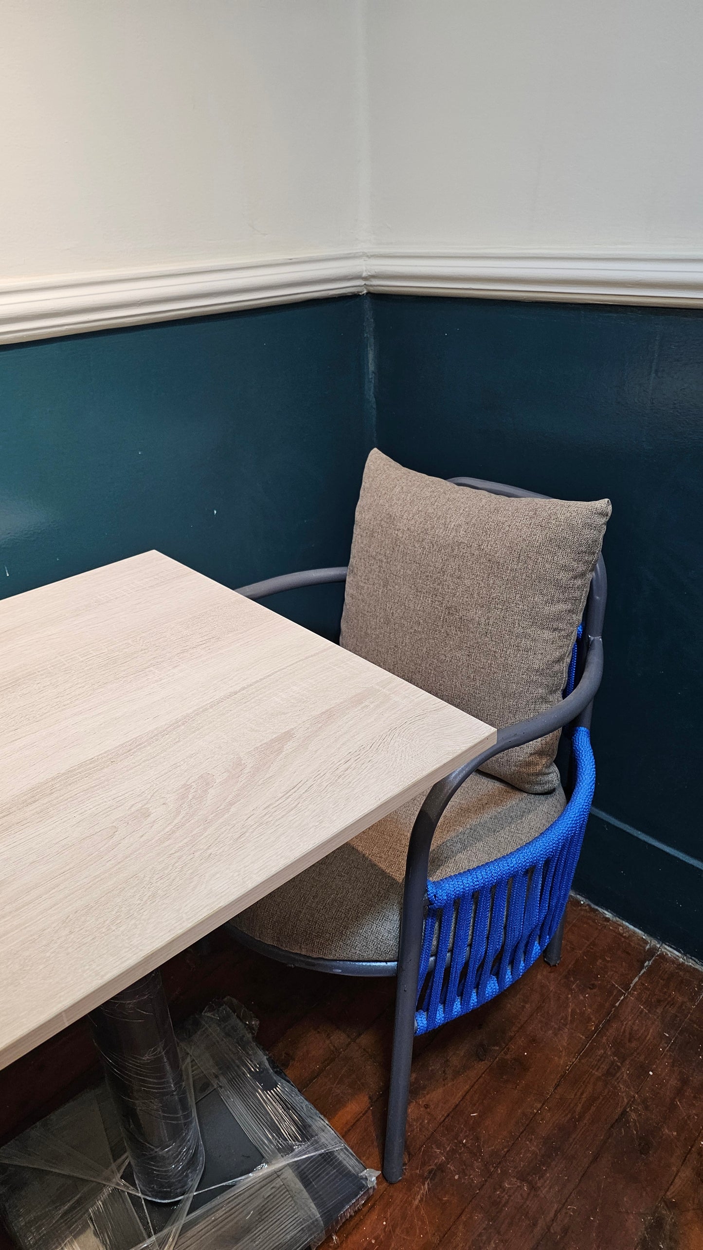 Single Chair (1 Person Smoking Room) - 12 Hours Pass - Free Wifi Access