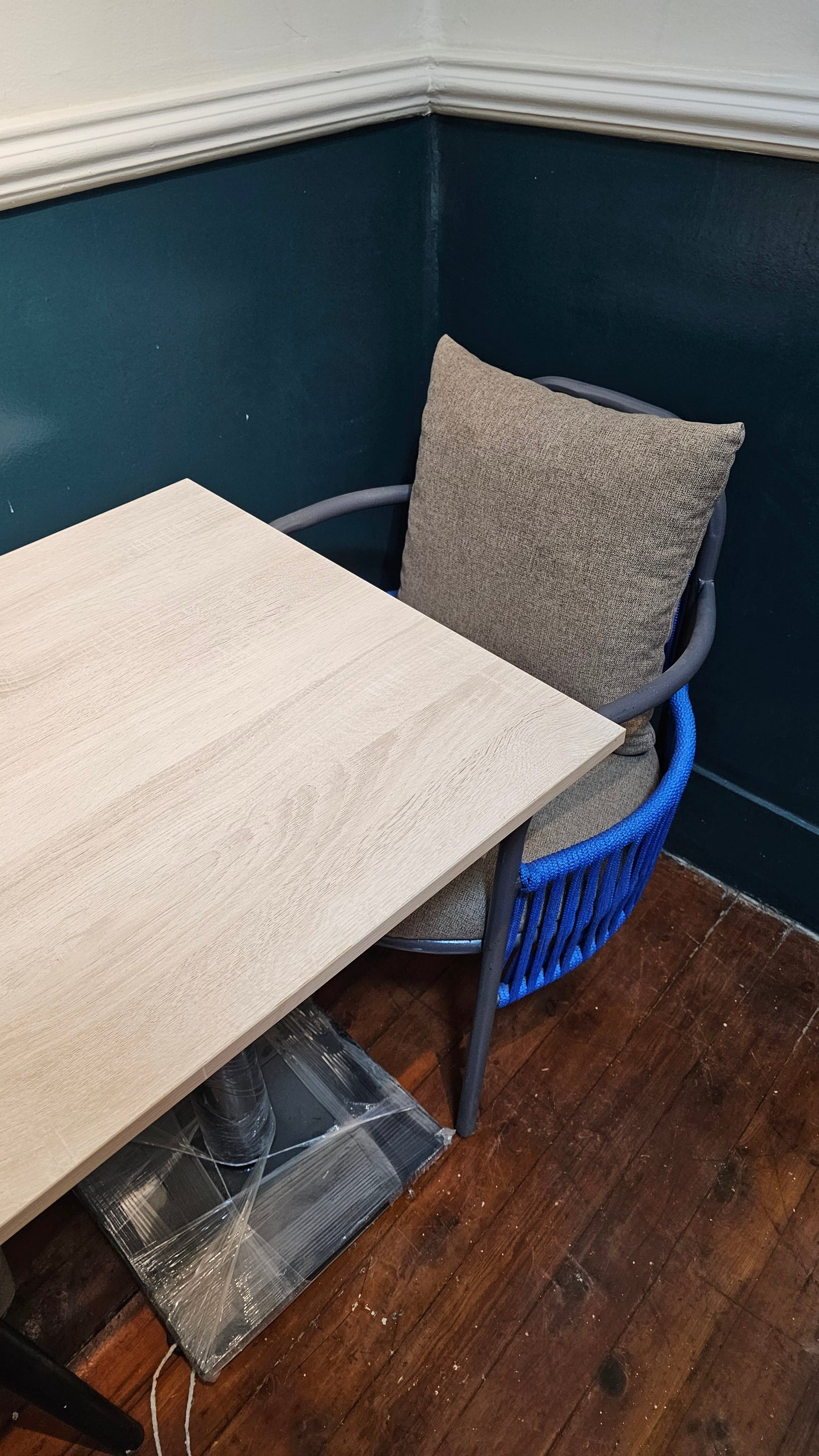 Single Chair (1 Person Smoking Room) - 24 Hours Pass - Free Wifi Access