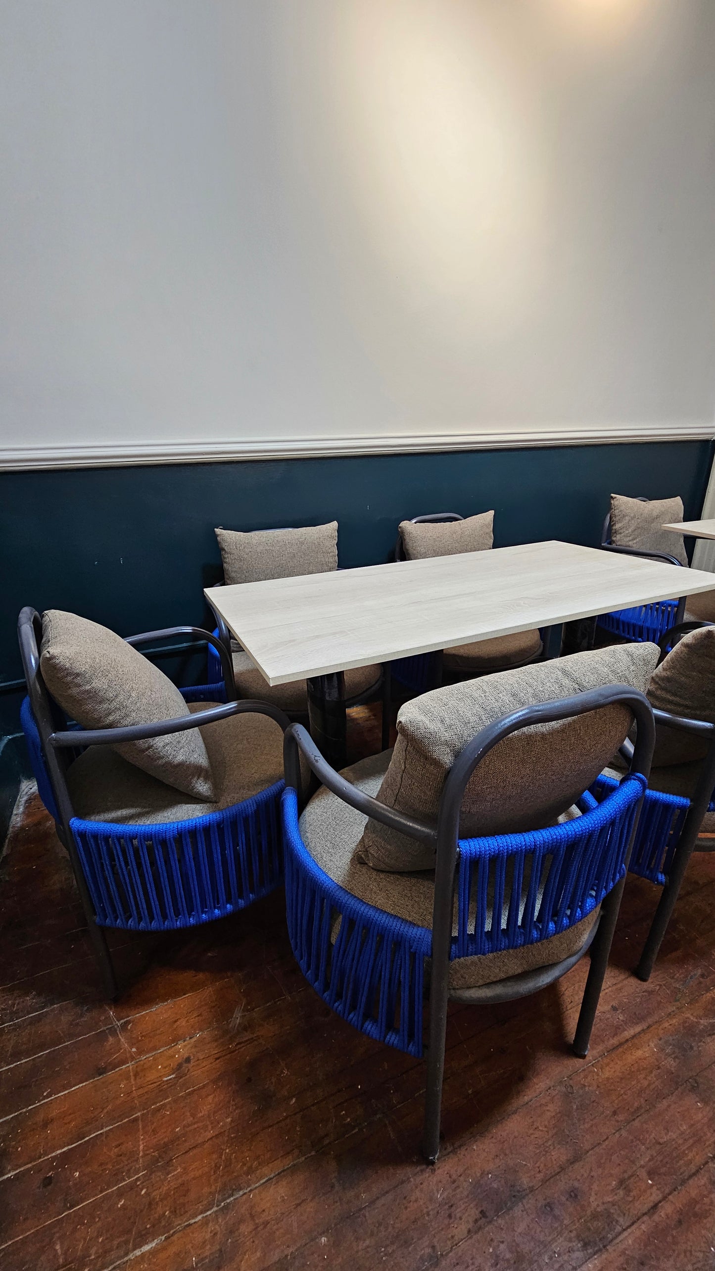 Shared Table (5 Person Indoor Smoking Room) - 24 Hours Pass - Free Wifi Access