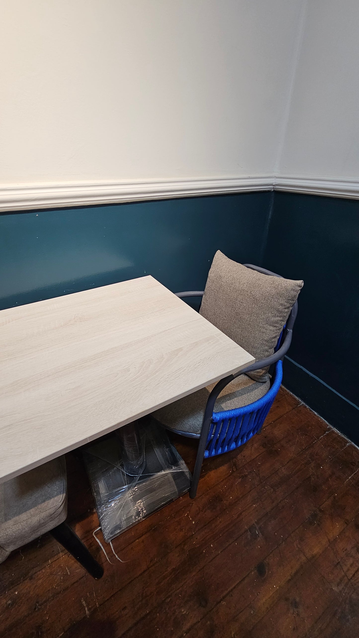 Single Chair (1 Person Smoking Room) - 12 Hours Pass - Free Wifi Access