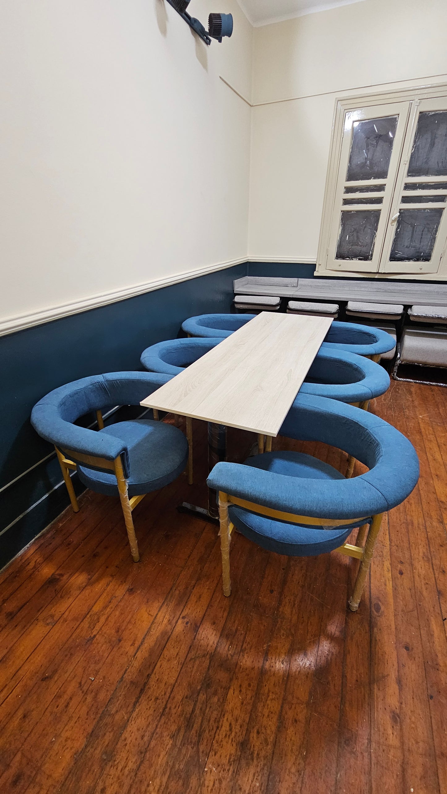 Shared Table Premium Sofa Chairs (6 Person Indoor) - 12 Hours Pass - Free Wifi Access