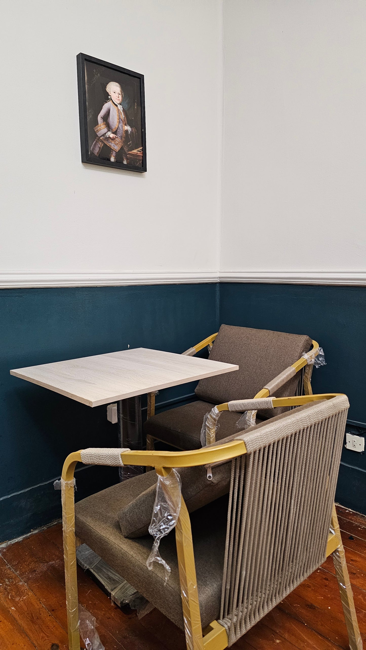 Shared Table (2 Person Indoor) - 24 Hours Pass - Free Wifi Access