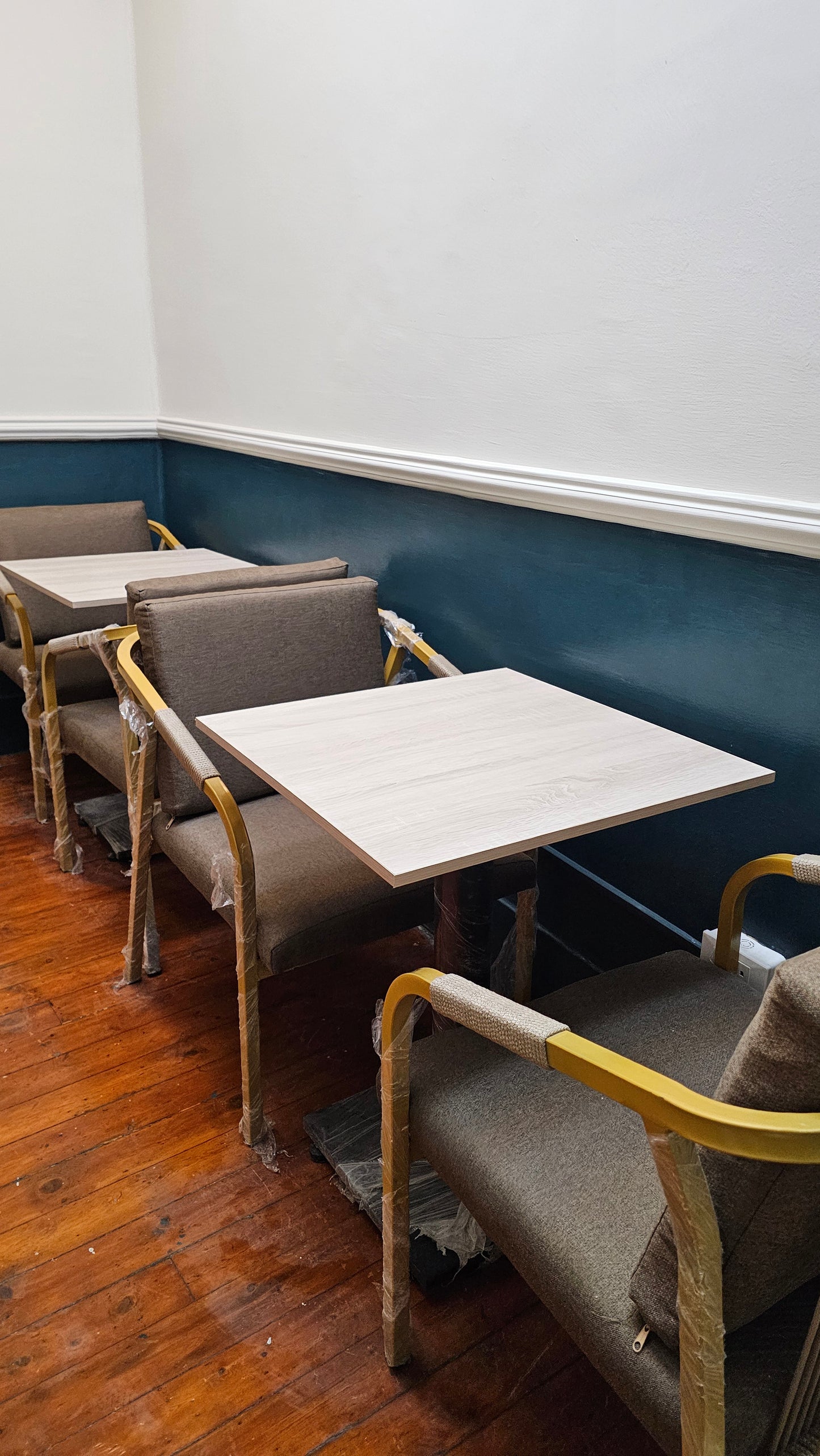 Shared Table (2 Person Indoor) - 12 Hours Pass - Free Wifi Access