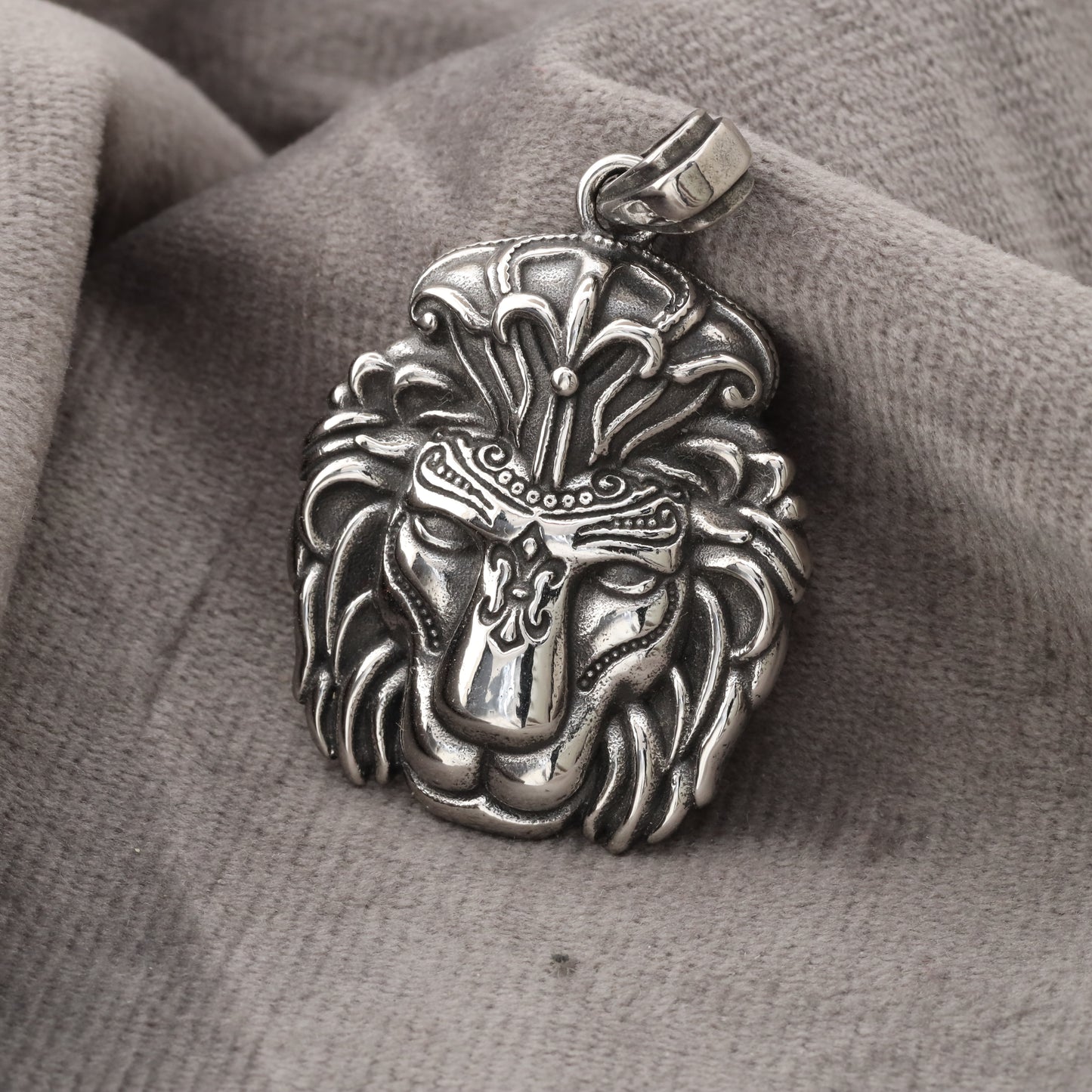 Crowned Lion Pendant - S269