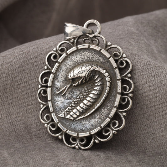 Snake Pendant S26