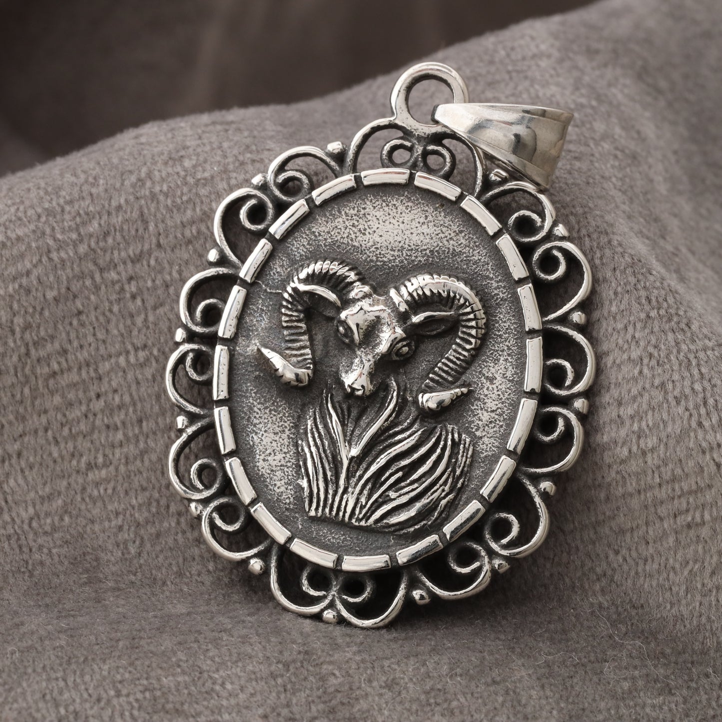 Ram Pendant S24