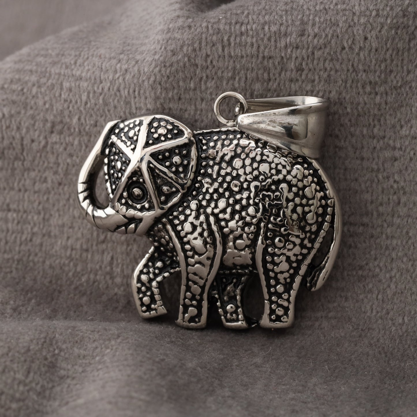 Elephant Pendant N2002