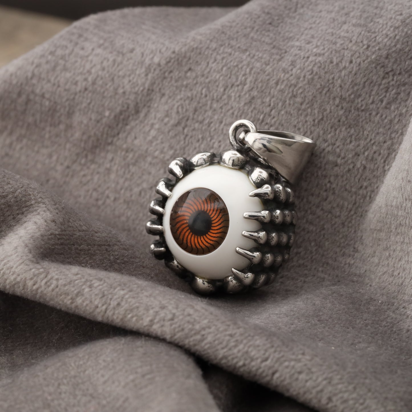 Brown Eye Pendant N2113