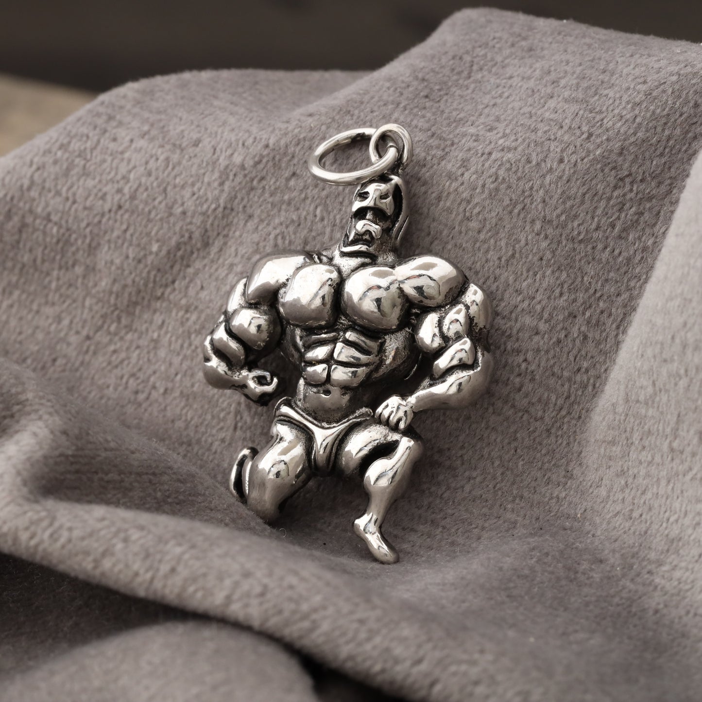 Bodybuilder Pendant N2138