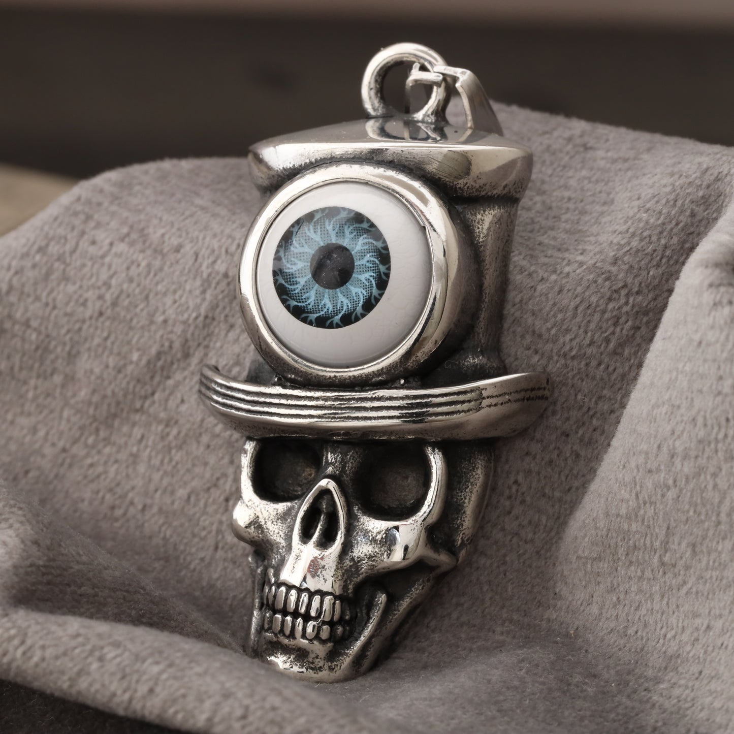Blue Eye Skull Pendant N2123