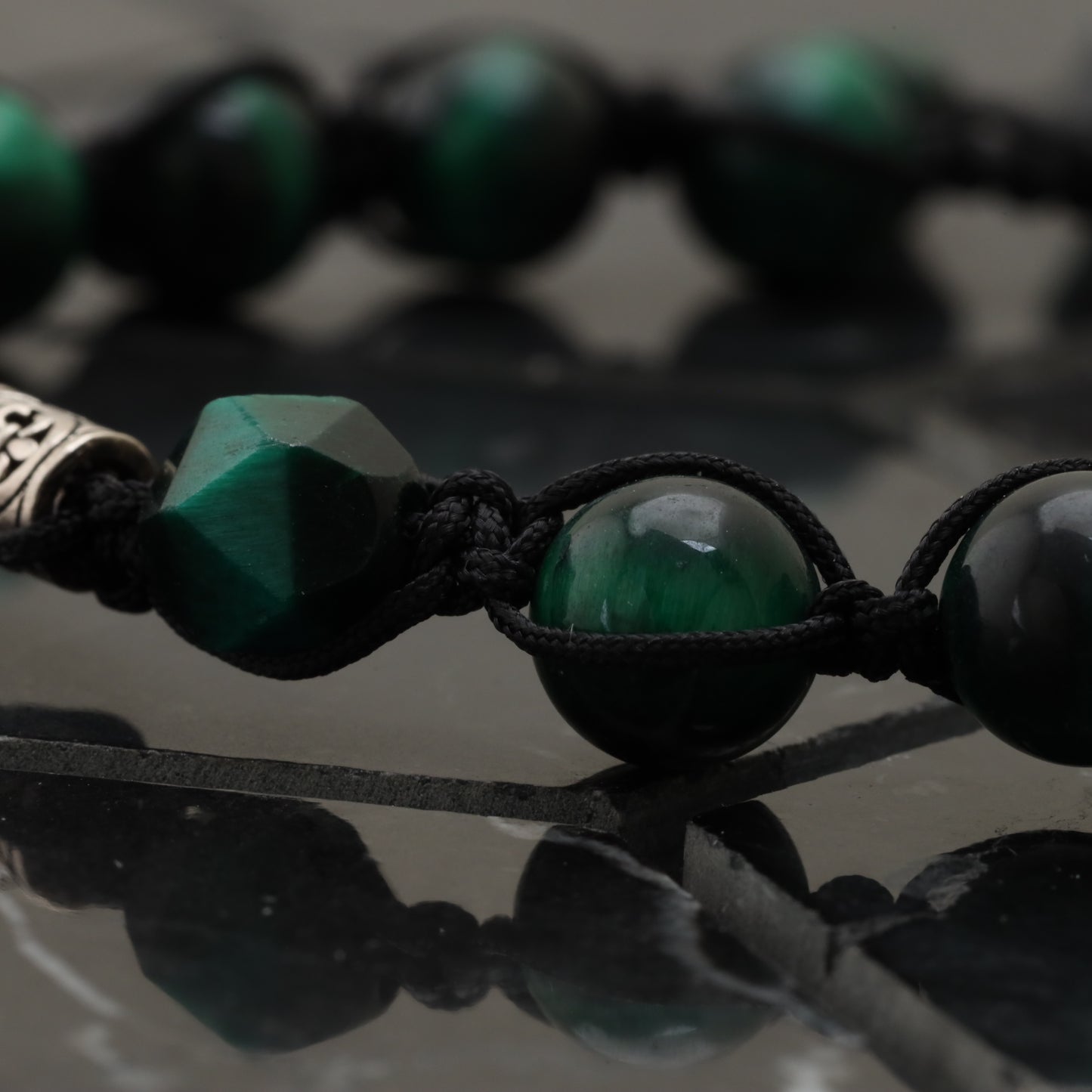 Royalty Symbol Bracelet - 925 Sterling Silver - Green Tiger Eye Cubic And Spherical Bracelet LU211