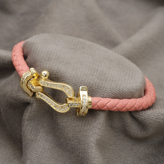 Pink Braided Leather Bracelet Gold Crystal Horseshoe Shackle Clasp KAR76 – إسوارة جلد وردي حدوة