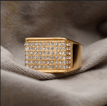 R47 – Luxury Gold Crystal-Encrusted Signet Ring