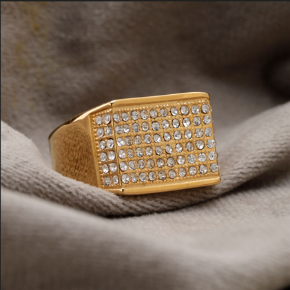 R47 – Luxury Gold Crystal-Encrusted Signet Ring