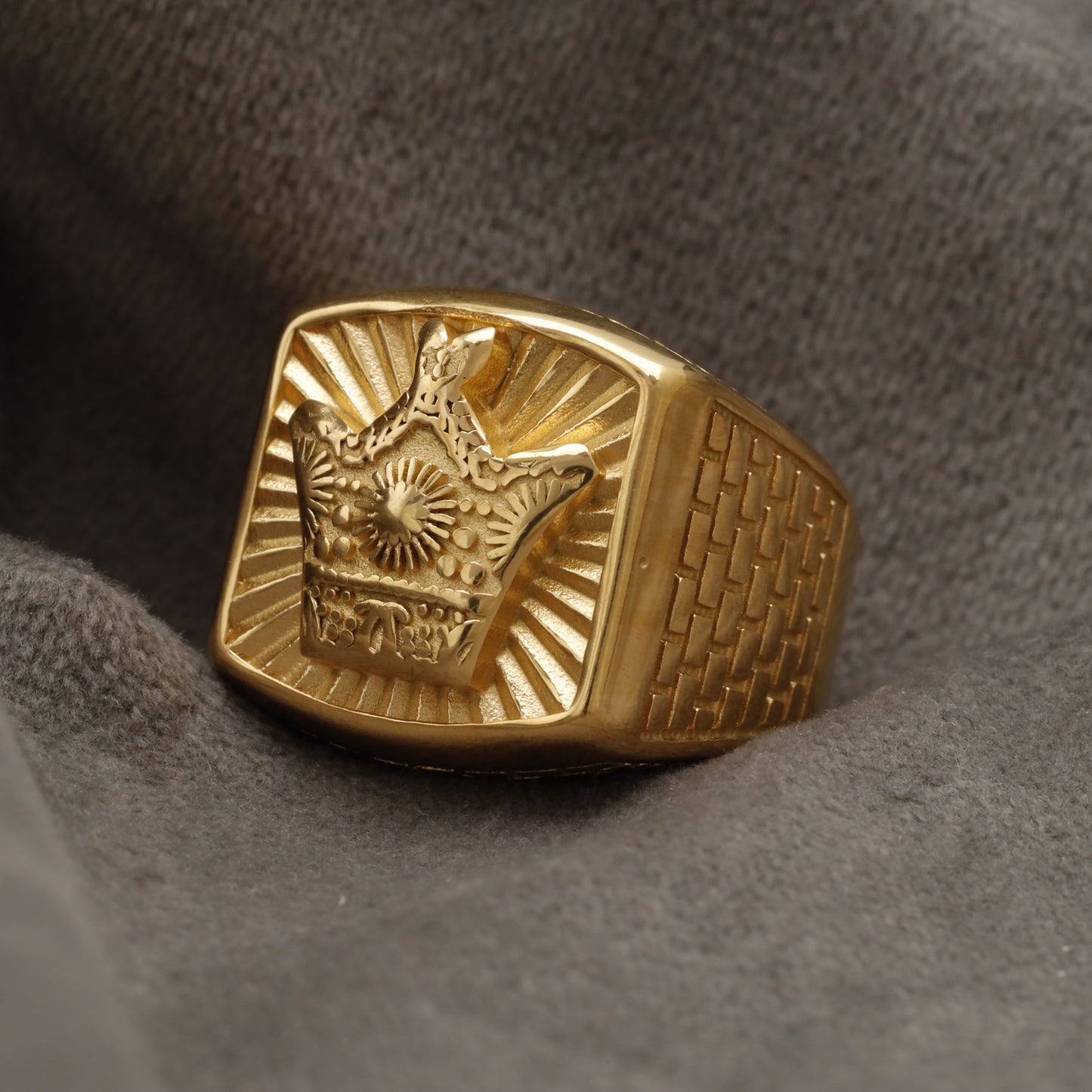 Crown Golden Stainless Steel Ring R8