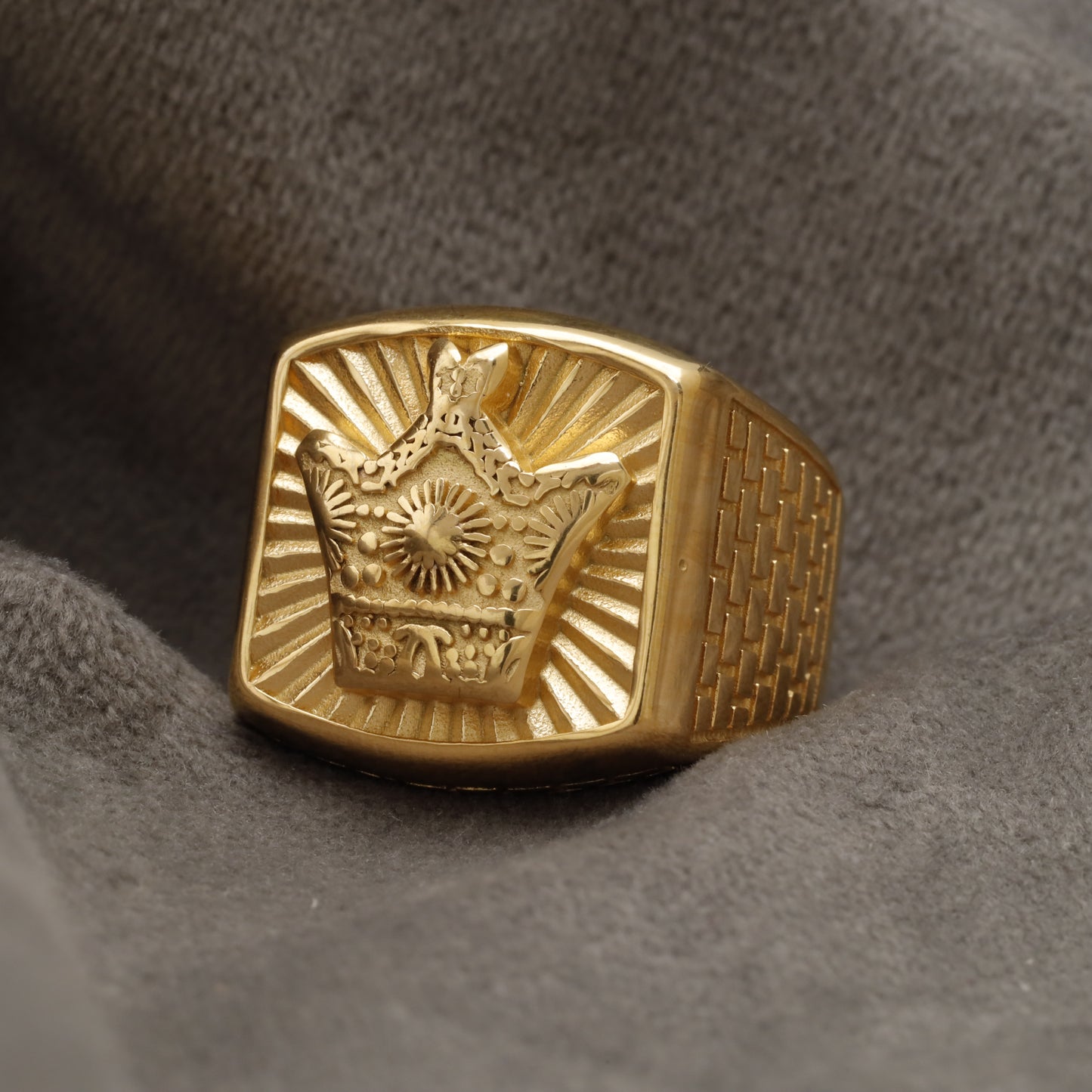 Crown Golden Stainless Steel Ring R8