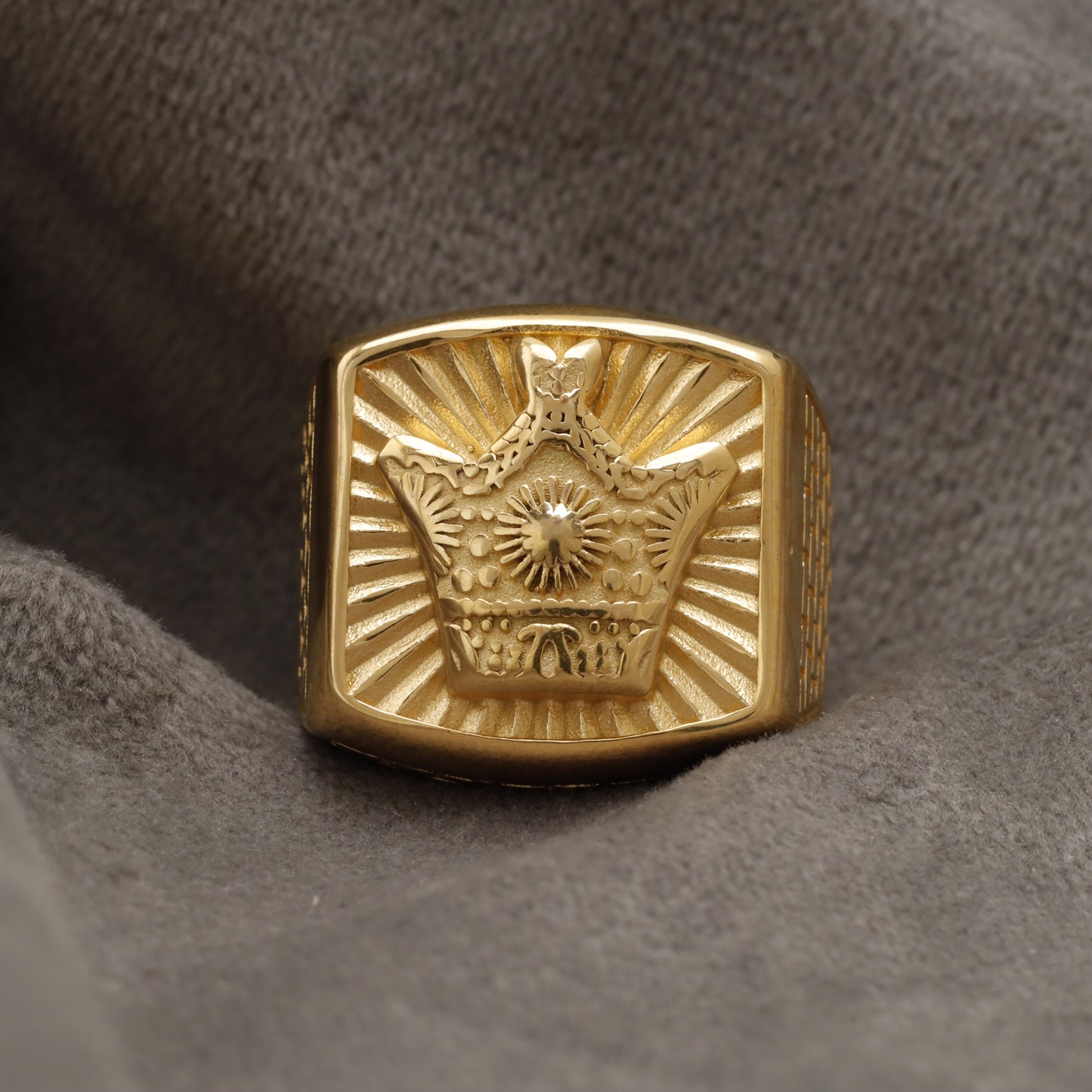 Crown Golden Stainless Steel Ring R8