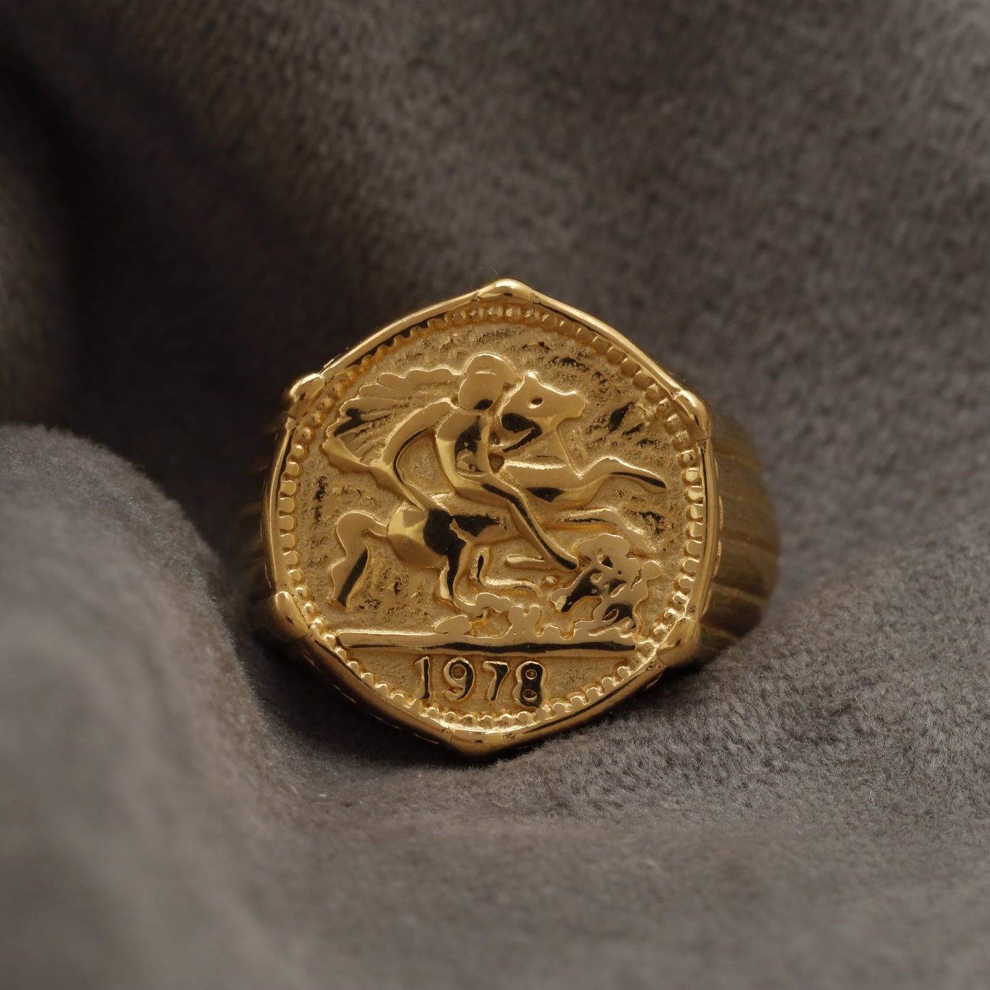 St. George & Dragon 1978 Coin Signet Ring Gold Stainless Steel Ring R41