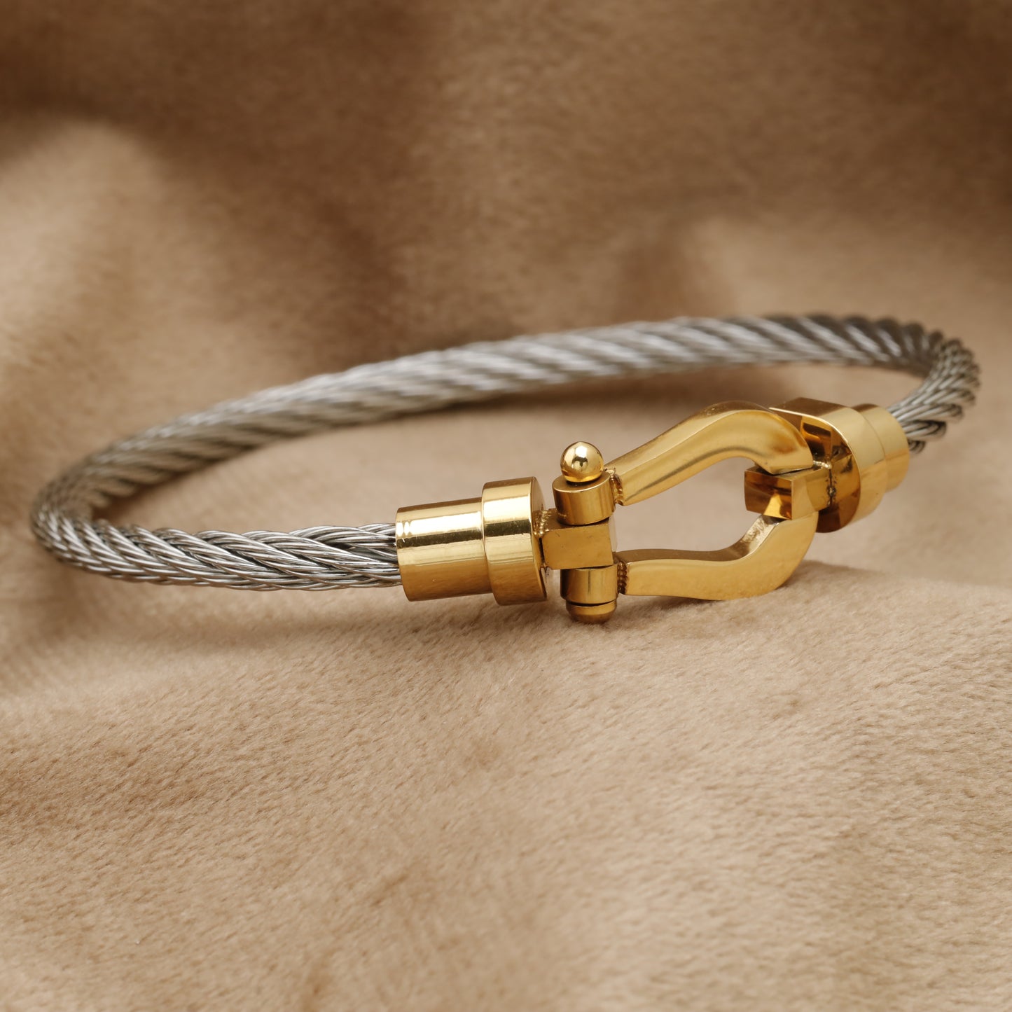 Silver Steel Cable Bracelet with Gold Horseshoe Clasp B56