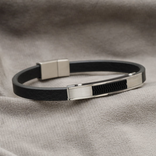 إسوارة جلد أسود مسطح بليت فضي carbon fiber - زاوية 1