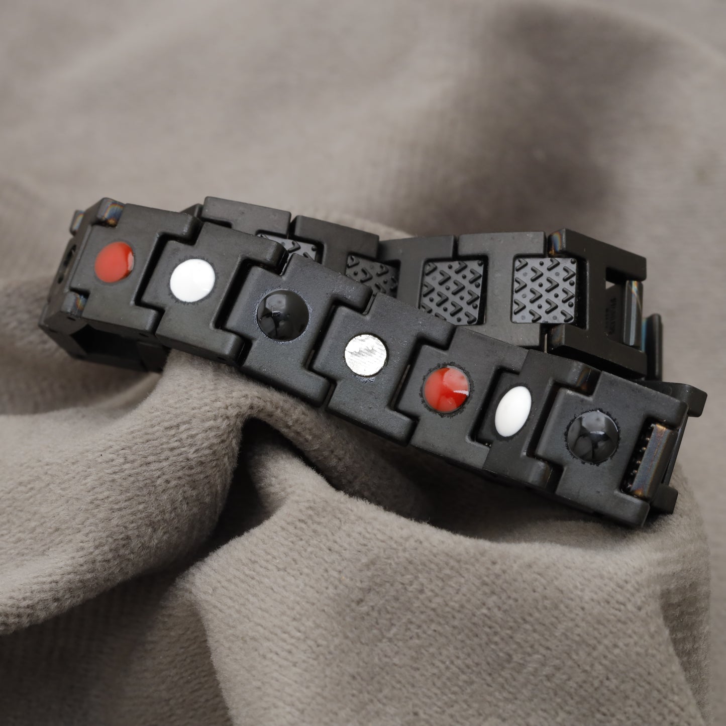 Black Diamond Texture Magnetic Bracelet B100 magnetic elements