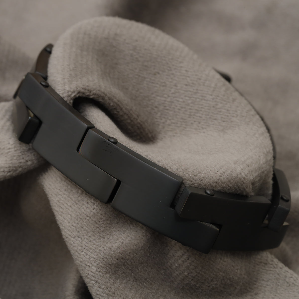 Black Geometric Magnetic Steel Bracelet B104