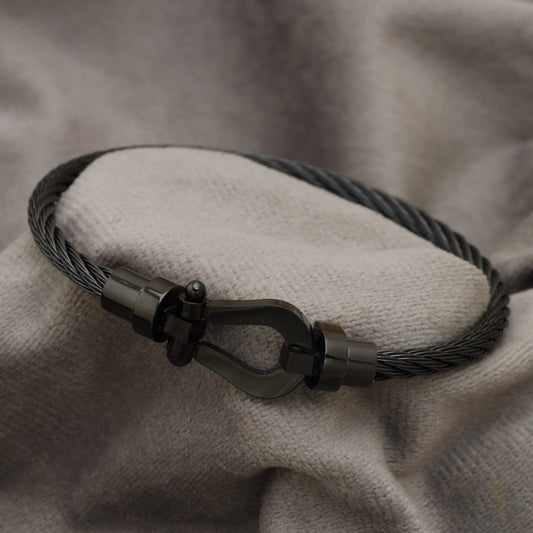 Black Steel Cable Bracelet with Black Horseshoe Clasp B57
