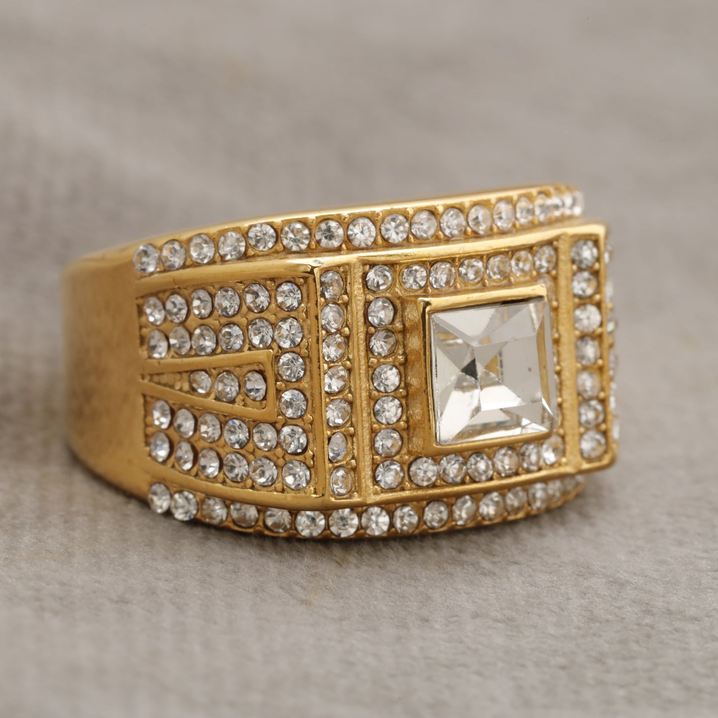 R50 – Luxury Gold Crystal-Encrusted Ring