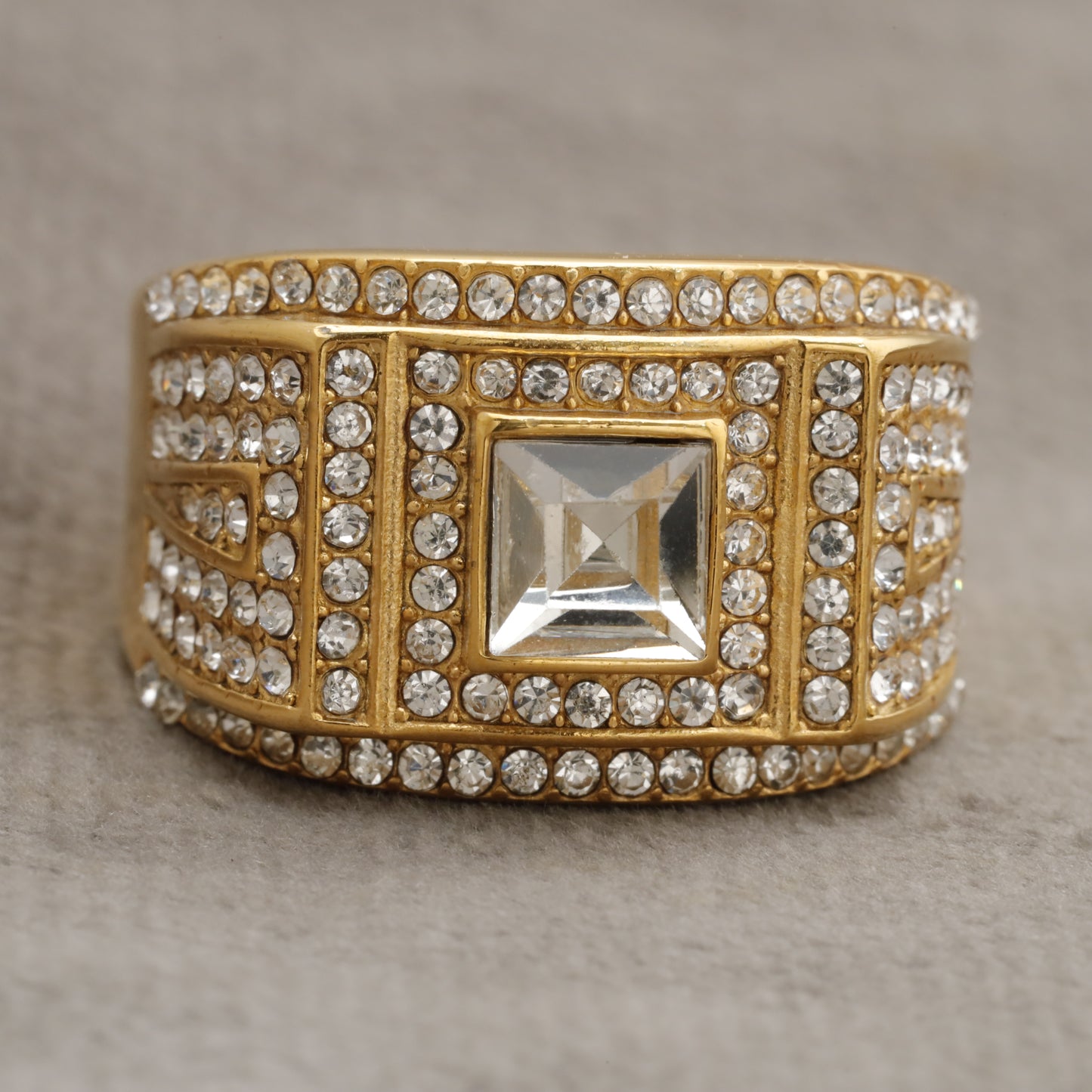 R50 – Luxury Gold Crystal-Encrusted Ring