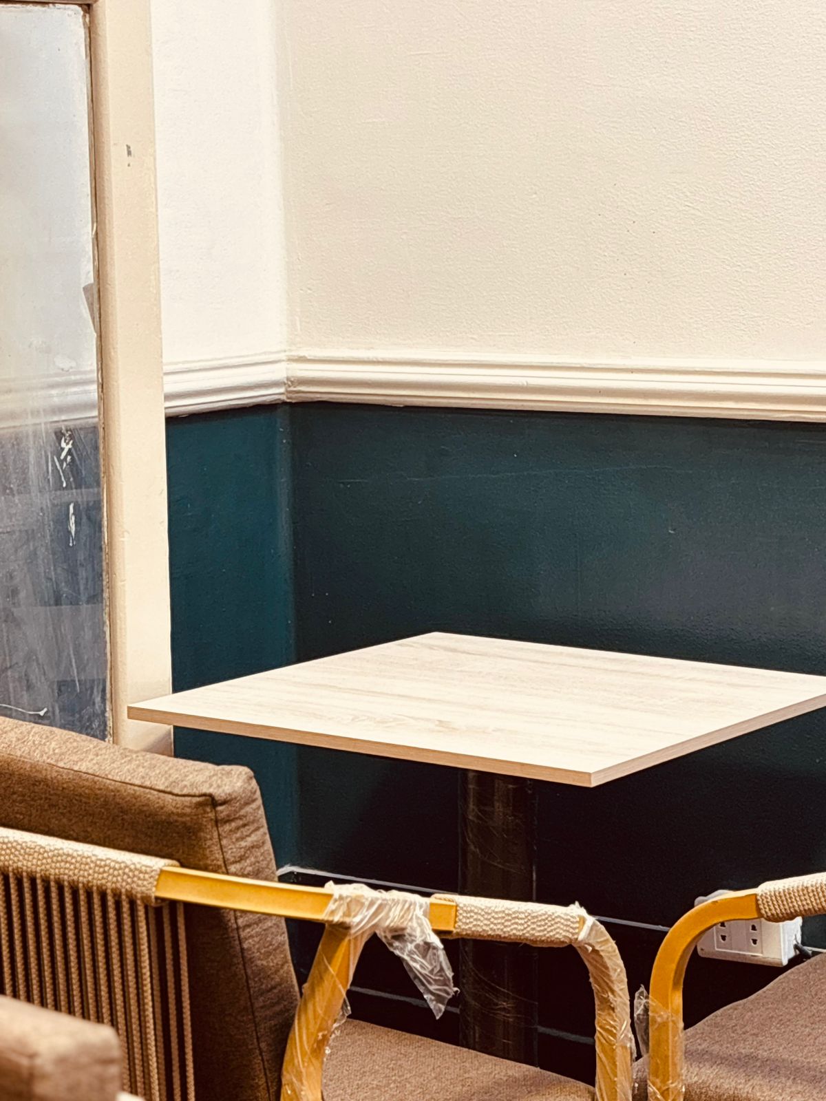 Shared Table (2 Person Indoor) - 24 Hours Pass - Free Wifi Access