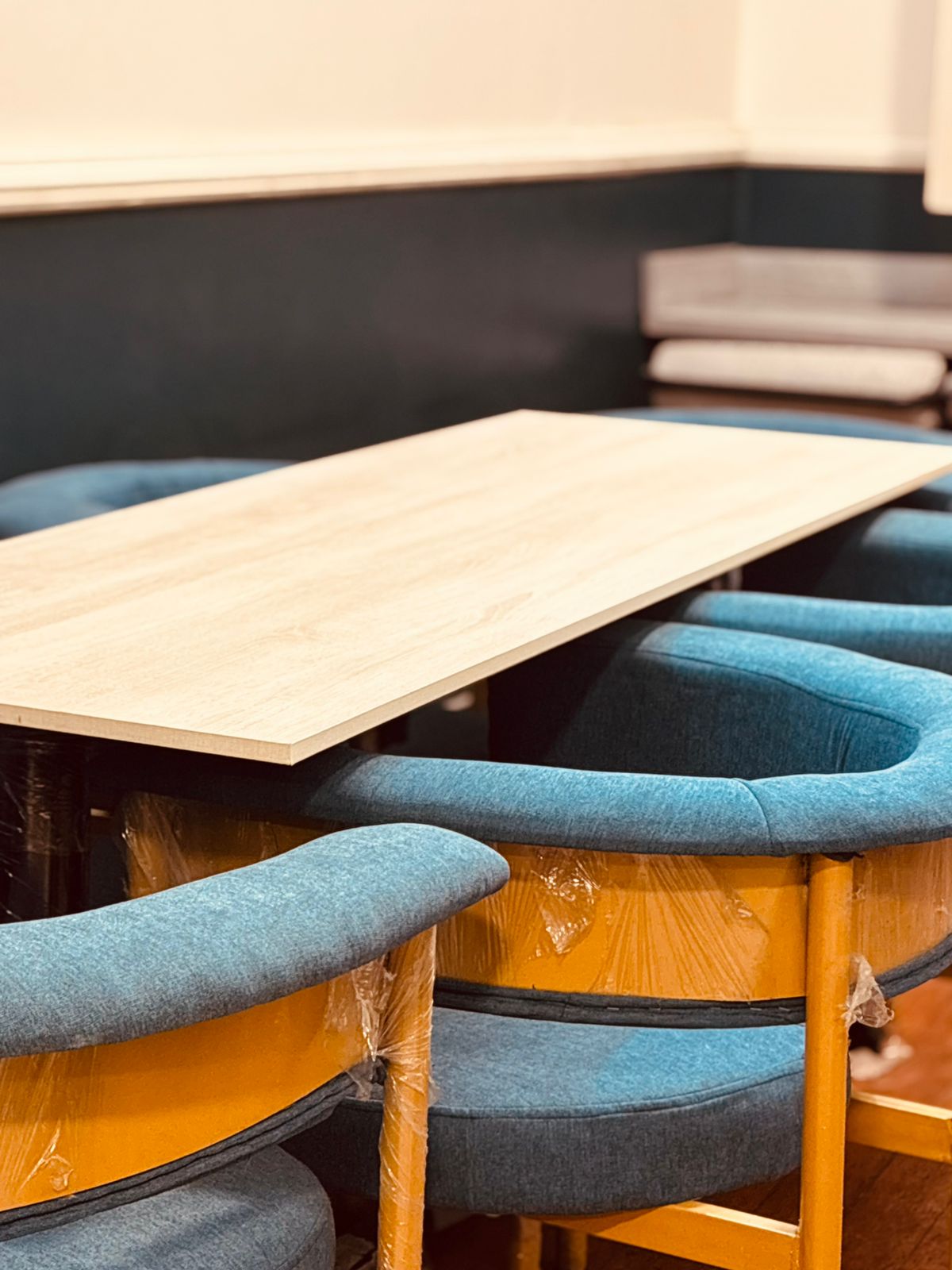 Shared Table Premium Sofa Chairs (6 Person Indoor) - 12 Hours Pass - Free Wifi Access