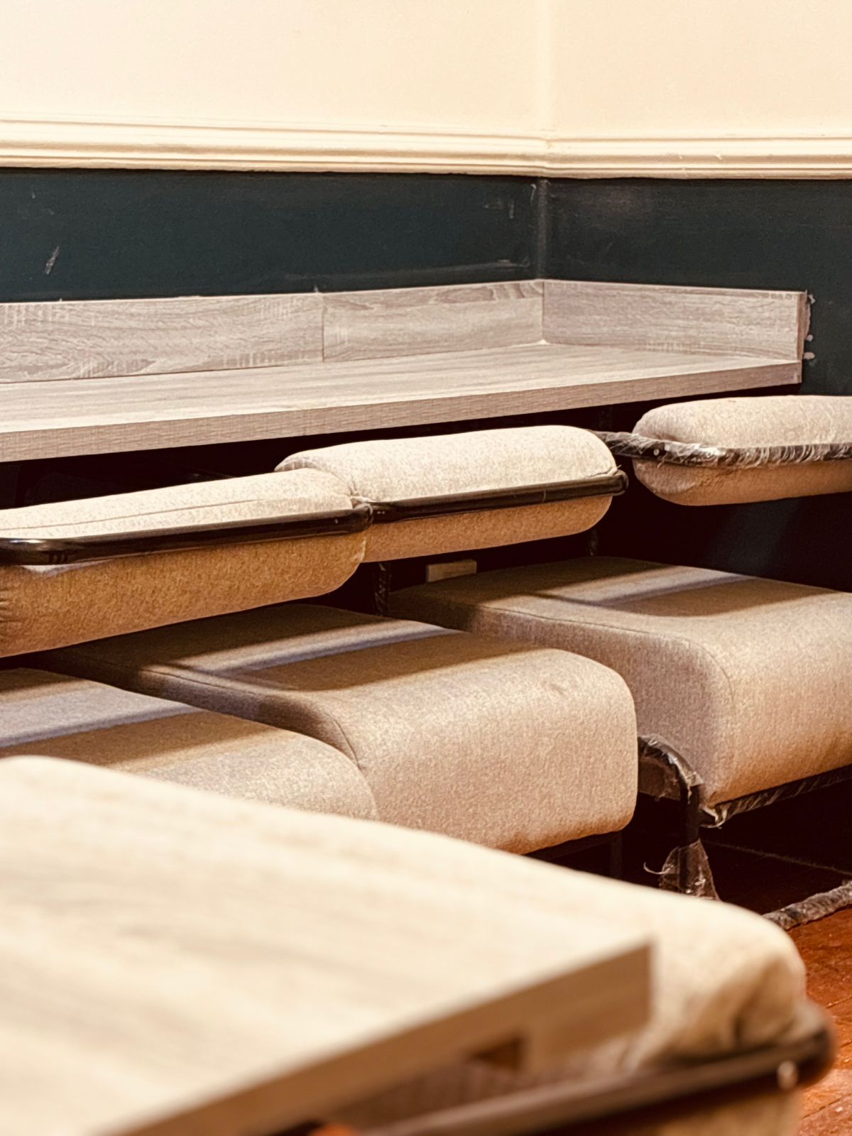 Single Mini Bar Couch (Indoor) - 12 Hours Pass - Free Wifi Access