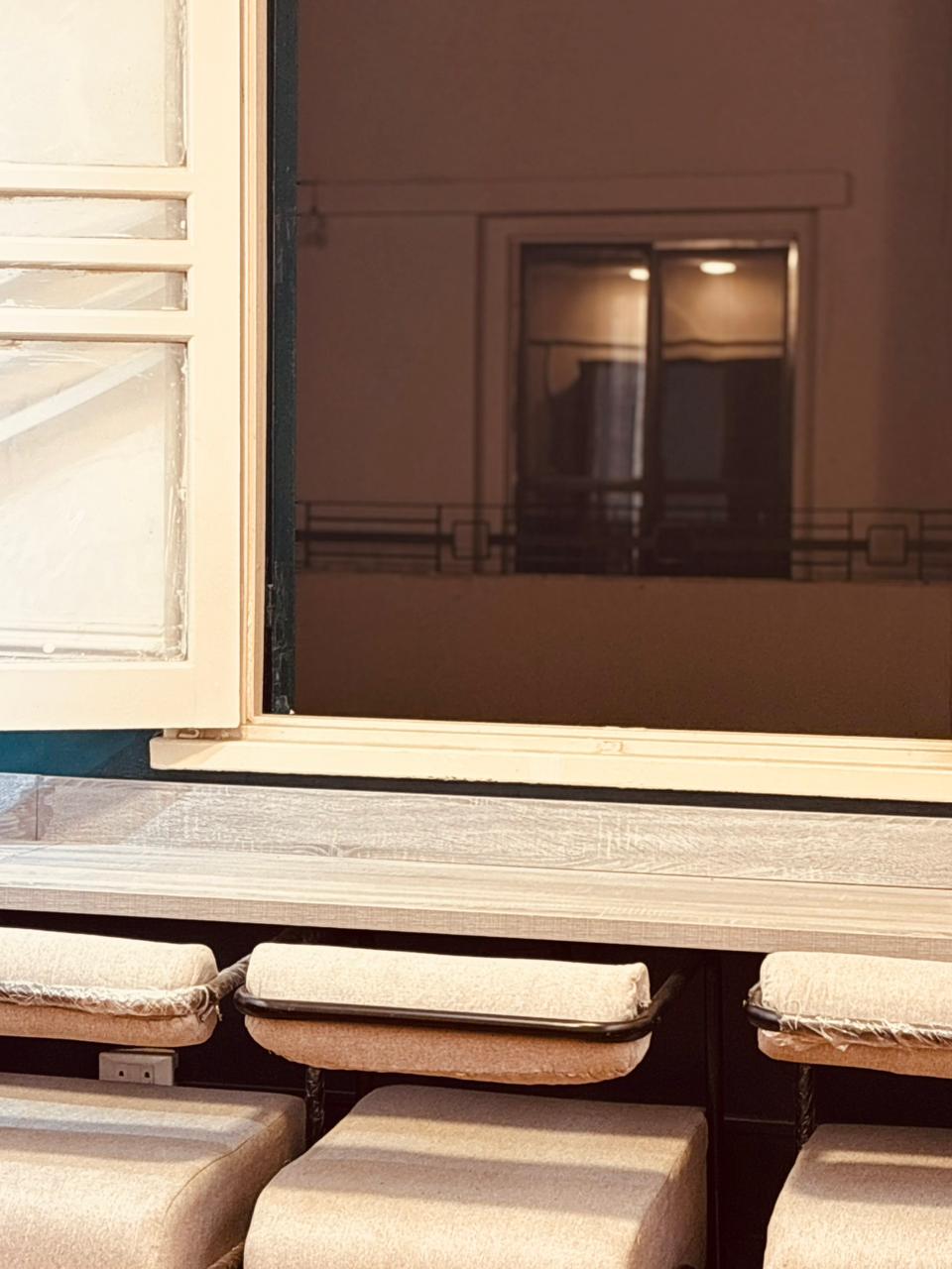 Single Mini Bar Couch (Indoor) - 24 Hours Pass - Free Wifi Access