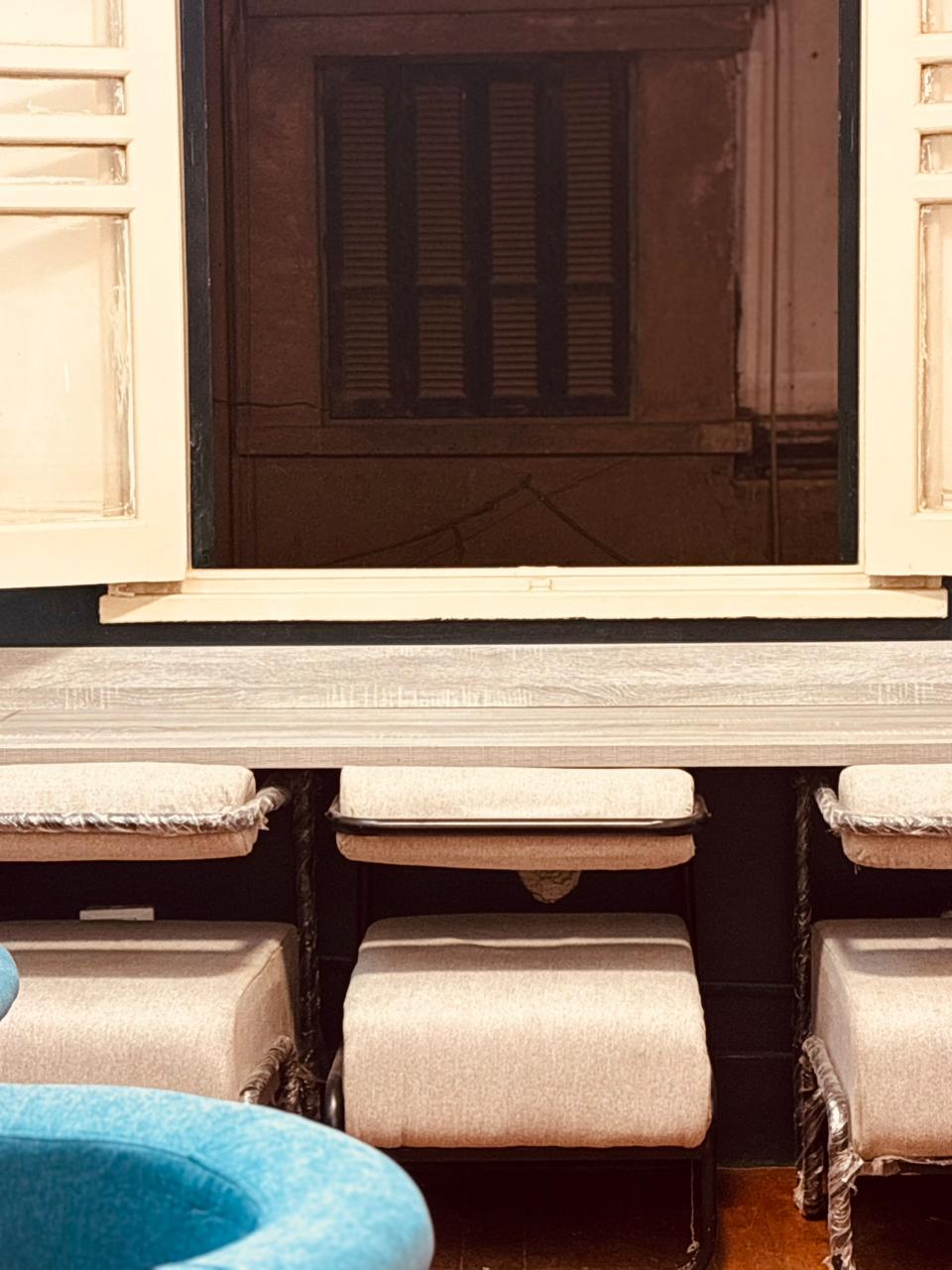 Single Mini Bar Couch (Indoor) - 24 Hours Pass - Free Wifi Access