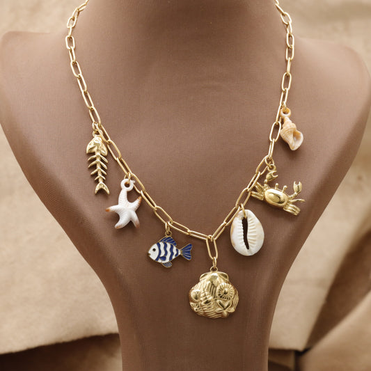 Gold Sea Charm Necklace – عقد ذهبي بشارمز بحرية