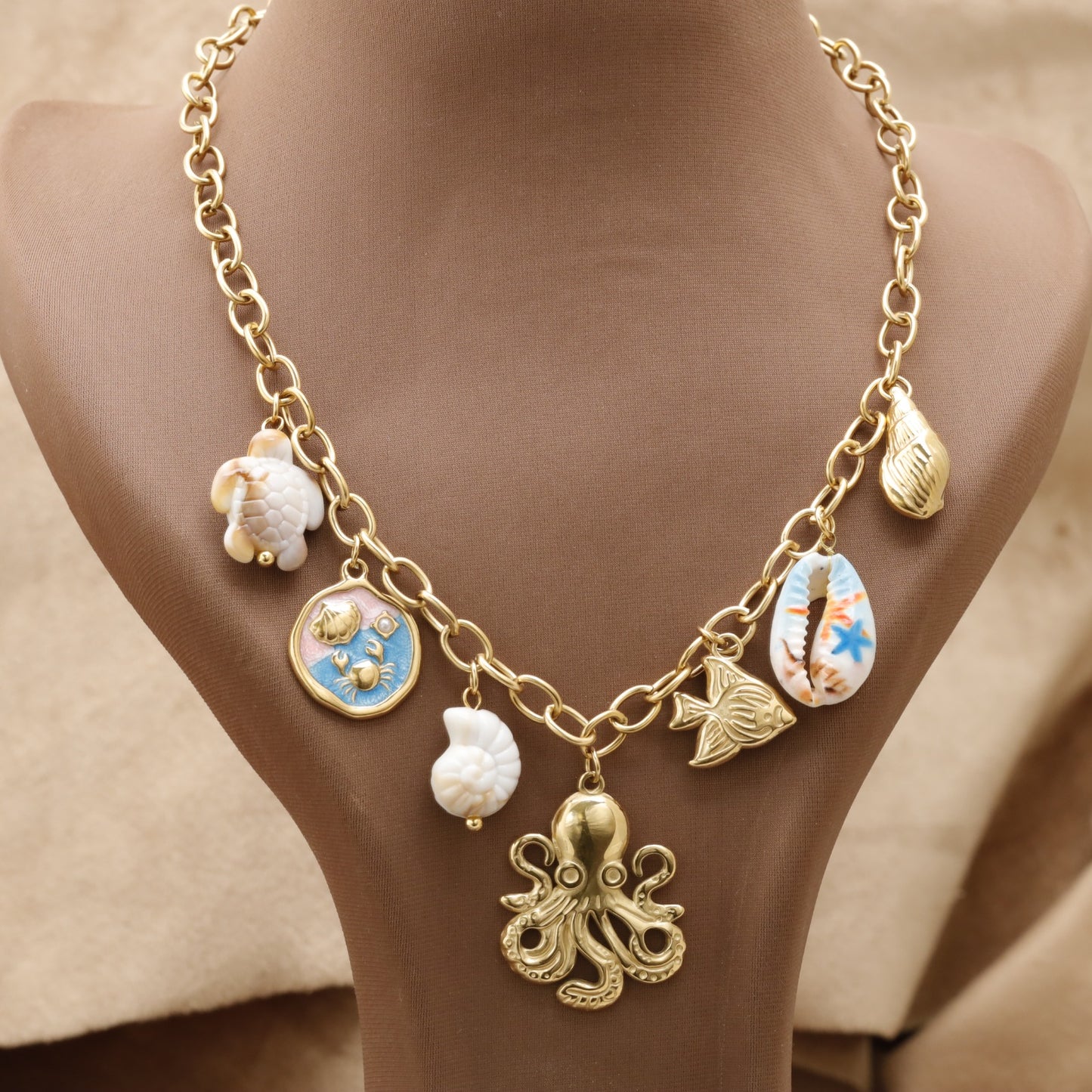 Gold Octopus Charm Necklace – عقد ذهبي أخطبوط وسلحفاة