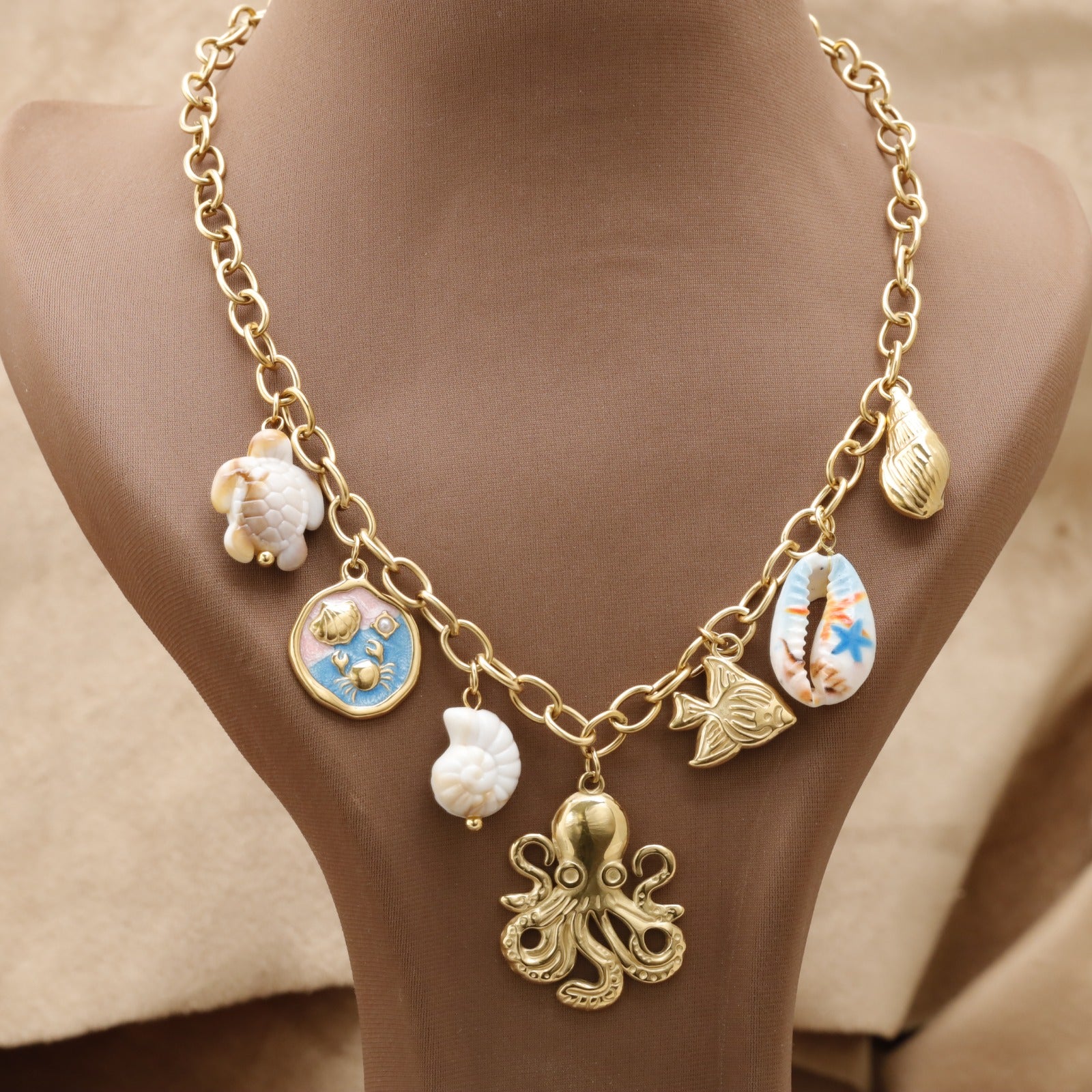 Gold Octopus Charm Necklace – عقد ذهبي أخطبوط وسلحفاة