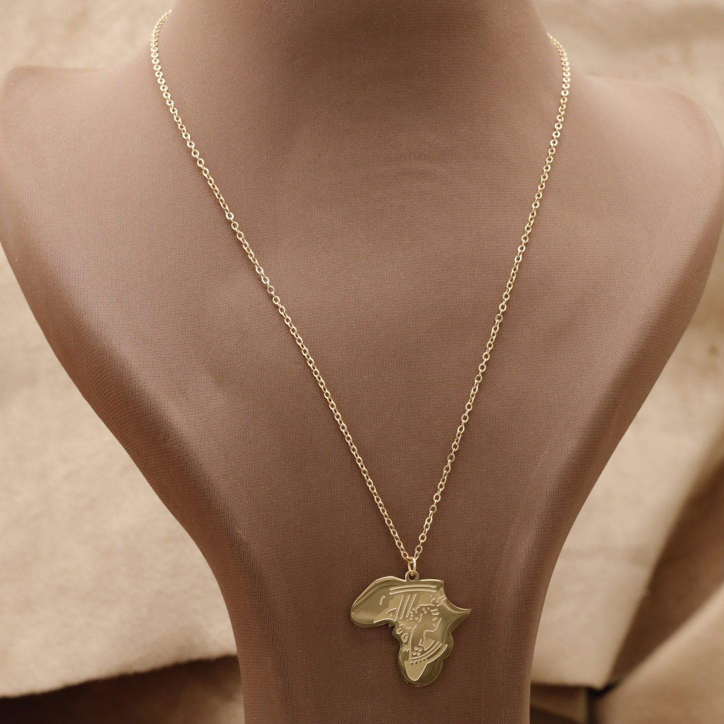 Gold Africa Map Chain Necklace KAR30 – عقد خريطة أفريقيا كبير
