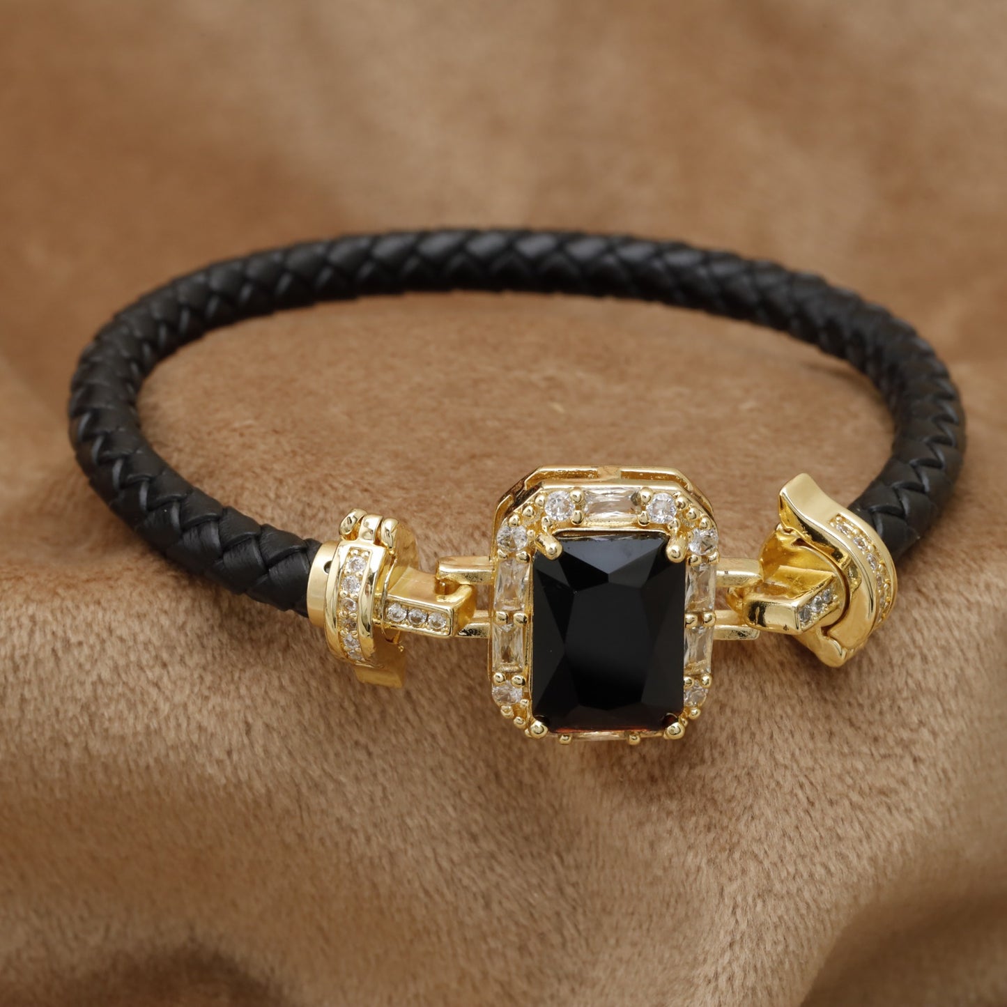 Black Braided Leather Bracelet Gold Black Onyx Crystal Clasp KAR38 – إسوارة جلد أسود عقيق